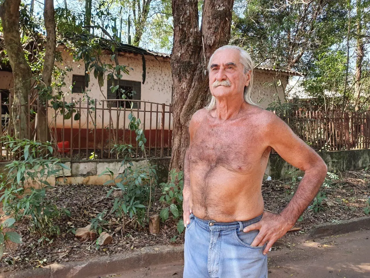 Fotos de Morre aos 82 anos, ‘Peladão de Marialva’, conhecido por não usar camisa há décadas