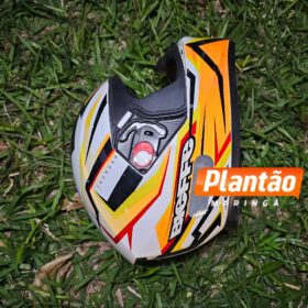 Fotos de Motoboy fica gravemente ferido após carro avançar preferencial em Maringá