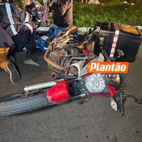 Fotos de Motoboy fica gravemente ferido após carro avançar preferencial em Maringá