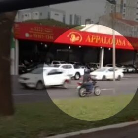Fotos de Motociclista foge de abordagem da Semob na Avenida Colombo e é flagrado em vídeo na contramão
