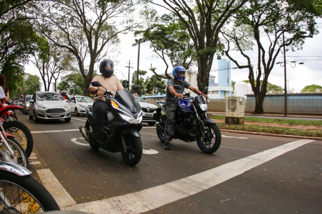 Motoristas que pararem o carro em bolsões para motos poderão ser multados em Maringá Foto 1 Fotos de Motoristas que pararem o carro em bolsões para motos poderão ser multados em Maringá