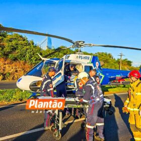 Mulher capota carro e fica presa às ferragens na BR-376, na região de Maringá Foto 5 Fotos de Mulher capota carro e fica presa às ferragens na BR-376, na região de Maringá