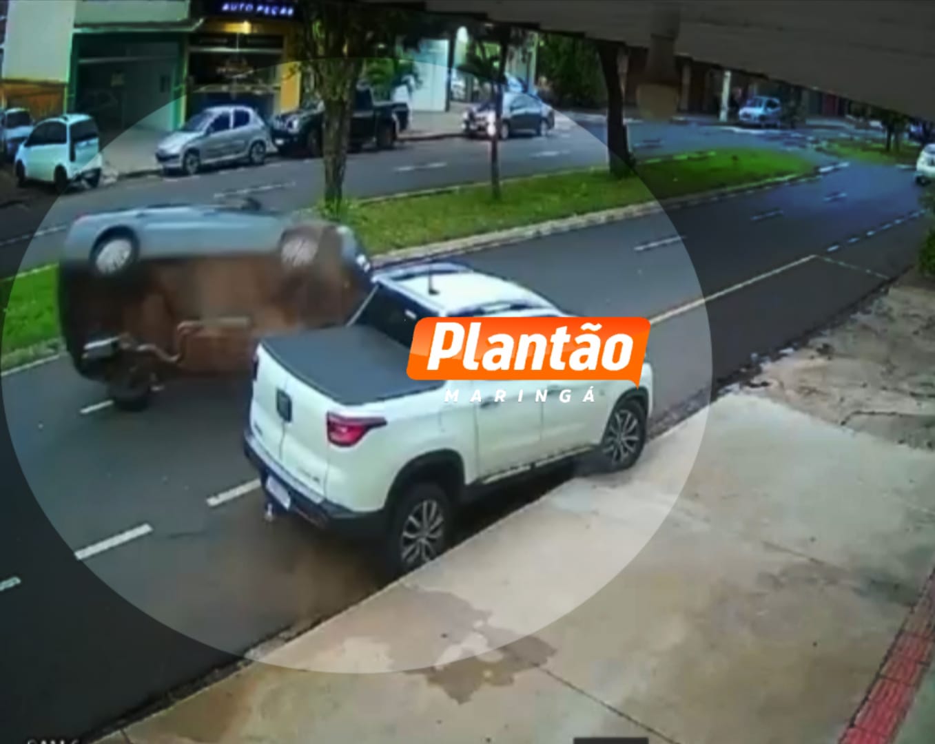 Mulher com suspeita de embriaguez causa acidente em Maringá Foto 1 Fotos de Mulher com suspeita de embriaguez causa acidente em Maringá