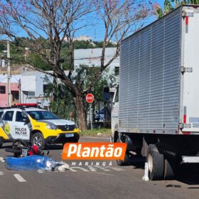 Fotos de Motociclista morre após colidir contra caminhão estacionado em Maringá