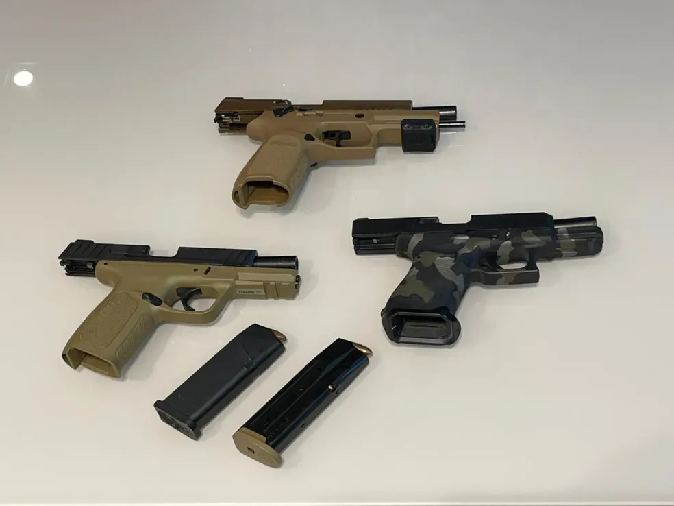 Fotos de Arsenal é apreendido em Londrina, Maringá e Loanda, em operação contra o tráfico internacional de armas