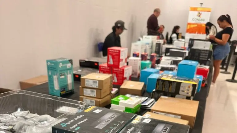 Fotos de Bazar da Receita Federal: Produtos importados começam a ser vendidos hoje em Maringá