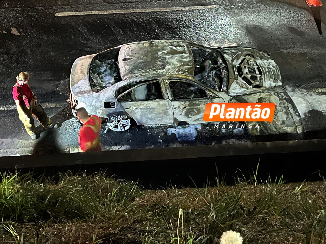 Fotos de BMW é destruída por incêndio no Contorno Norte, em Maringá