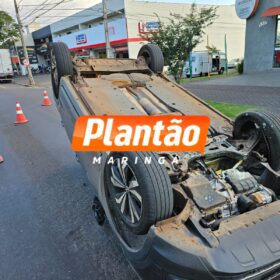 Fotos de Câmera flagra acidente com capotamento em Maringá