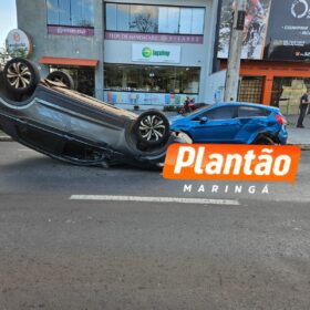 Fotos de Câmera flagra acidente com capotamento em Maringá
