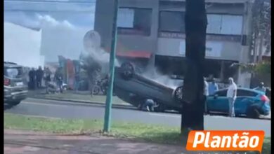 Fotos de Câmera flagra acidente com capotamento em Maringá