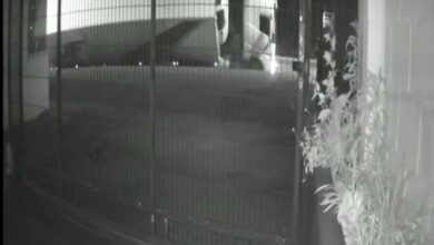 Fotos de Carreta tomba no Contorno Sul; valeta para escoamento da chuva pode ter provocado acidente