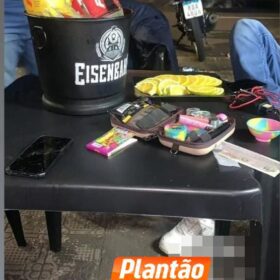 Dupla é presa em Maringá após ostentar arma em rede social; GCM apreende drogas e pistola adaptada Foto 2 Fotos de Dupla é presa em Maringá após ostentar arma em rede social; GCM apreende drogas e pistola adaptada