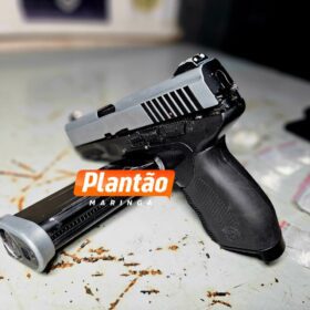Dupla é presa em Maringá após ostentar arma em rede social; GCM apreende drogas e pistola adaptada Foto 4 Fotos de Dupla é presa em Maringá após ostentar arma em rede social; GCM apreende drogas e pistola adaptada