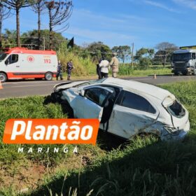 Família a caminho de casamento capota carro após colisão com caminhão em Maringá Foto 3 Fotos de Família a caminho de casamento capota carro após colisão com caminhão em Maringá