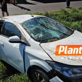 Família a caminho de casamento capota carro após colisão com caminhão em Maringá Foto 6 Fotos de Família a caminho de casamento capota carro após colisão com caminhão em Maringá