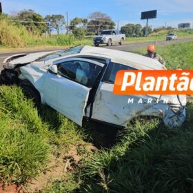 Família a caminho de casamento capota carro após colisão com caminhão em Maringá Foto 7 Fotos de Família a caminho de casamento capota carro após colisão com caminhão em Maringá