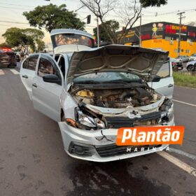 Fotos de Gol avança sinal vermelho, atinge carro e quase atropela grupo de motociclistas em Maringá
