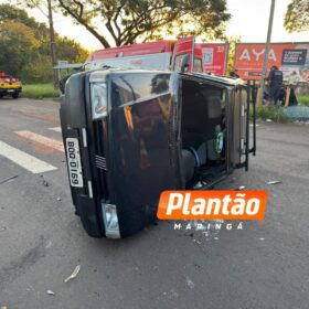 Fotos de Gol avança sinal vermelho, atinge carro e quase atropela grupo de motociclistas em Maringá
