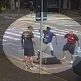 Homem é brutalmente agredido no centro de Maringá; VEJA O VÍDEO Foto 1 Fotos de Homem é brutalmente agredido no centro de Maringá; VEJA O VÍDEO