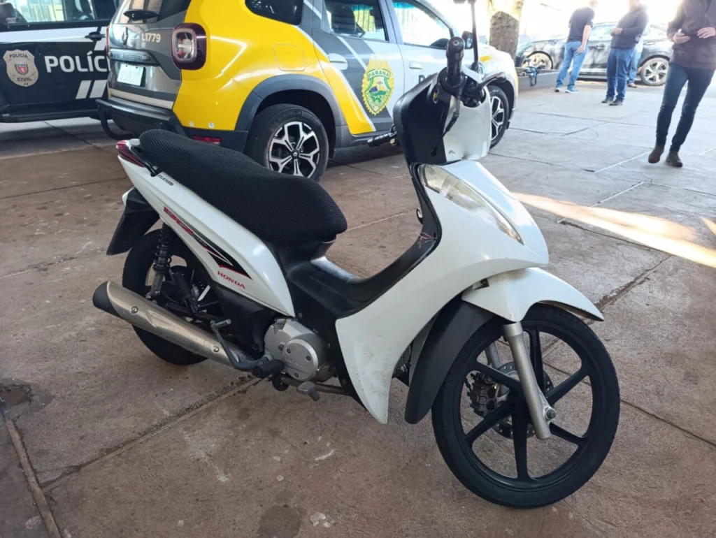 Fotos de Homem é preso após furtar moto de policial em Maringá; câmera de segurança registrou o crime