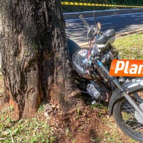 Fotos de Motociclista sofre trauma grave ao colidir com árvore em Maringá