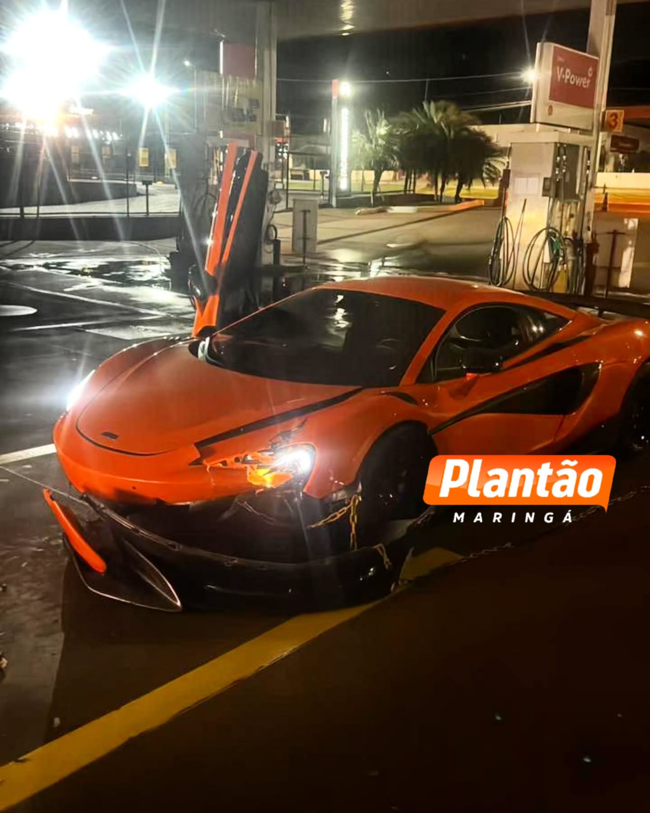 Motorista bate McLaren avaliada em mais de 2 milhões de reais em Maringá Foto 1 Fotos de Motorista bate McLaren avaliada em mais de 2 milhões de reais em Maringá