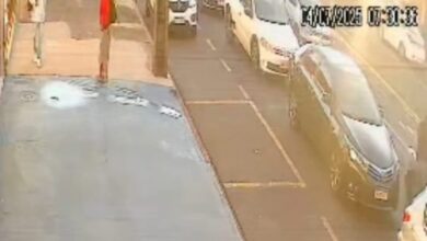 Fotos de Mulher é atropelada ao tentar atravessar a Avenida Morangueira com carrinho de bebê