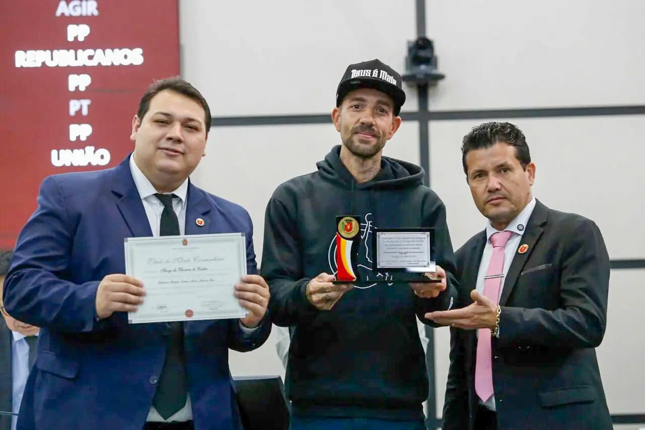 Fotos de Rapper Thiagão recebe homenagem da Câmara de Maringá