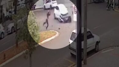 Fotos de Vídeo mostra motociclista sendo arremessado após acidente em Maringá; assista
