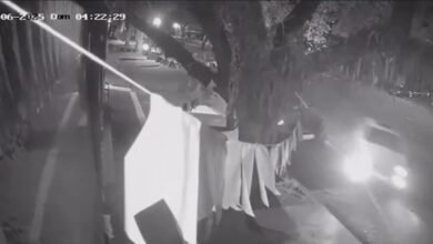 Fotos de VÍDEO: Motorista perde o controle da direção e bate em caminhonete estacionada em Maringá