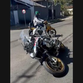 Fotos de Acidente entre Belina e moto alta cilindrada em Maringá deixa motociclista ferido; vídeo