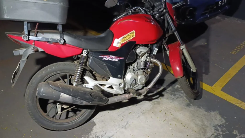 Adolescente é apreendido com drogas e motocicleta furtada em Sarandi Foto 1 Fotos de Adolescente é apreendido com drogas e motocicleta furtada em Sarandi