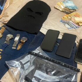 Namorado de funcionária presa após roubo a fazenda morre em confronto com policiais de Maringá e Sarandi  Foto 5 Fotos de Namorado de funcionária presa após roubo a fazenda morre em confronto com policiais de Maringá e Sarandi