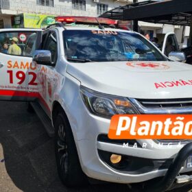 Fotos de Carro capota após condutor invadir preferencial em Maringá