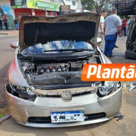 Fotos de Carro capota após condutor invadir preferencial em Maringá