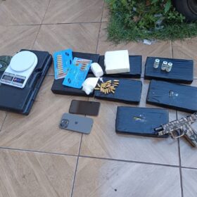 Casal é preso com 8 kg de cocaína avaliada em meio milhão e pistola 9 mm em operação, em Maringá Foto 4 Fotos de Casal é preso com 8 kg de cocaína avaliada em meio milhão e pistola 9 mm em operação, em Maringá