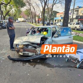 Fotos de Casal fica ferido em colisão entre dois carros, em Maringá