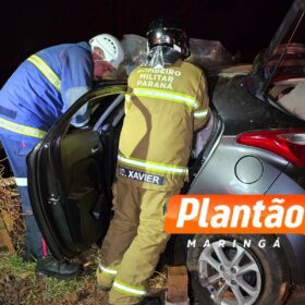 Fotos de Dois jovens ficam feridos em capotamento no Contorno Sul, em Maringá