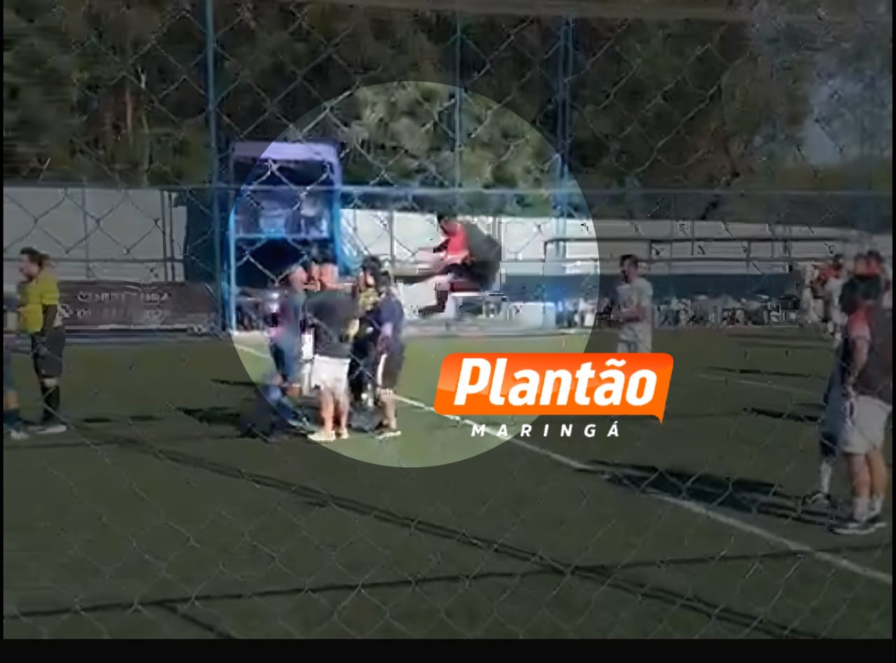 Fotos de Jogador agride árbitro com voadora pelas costas durante campeonato de Fut7 em Maringá