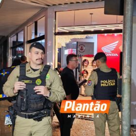 Fotos de Motoboy invade loja após colisão com carro no centro de Sarandi