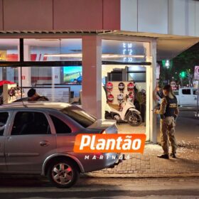 Fotos de Motoboy invade loja após colisão com carro no centro de Sarandi