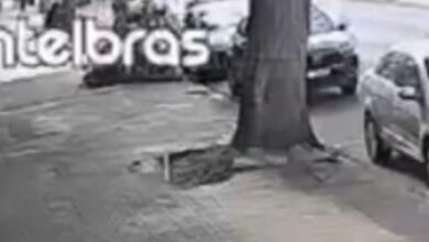 Fotos de Motociclista é arremessado após colisão com carro em cruzamento de Maringá; vídeo