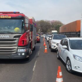 Motociclista fica gravemente ferido após colisão com carro na PR-317 em Maringá Foto 1 Fotos de Motociclista fica gravemente ferido após colisão com carro na PR-317 em Maringá