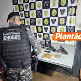 Pelotão de Choque apreende três pistolas e drogas em Maringá Foto 1 Fotos de Pelotão de Choque apreende três pistolas e drogas em Maringá