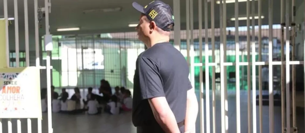 Terminal urbano e rodoviária de Maringá ganham vigilantes desarmados Foto 1 Fotos de Terminal urbano e rodoviária de Maringá ganham vigilantes desarmados