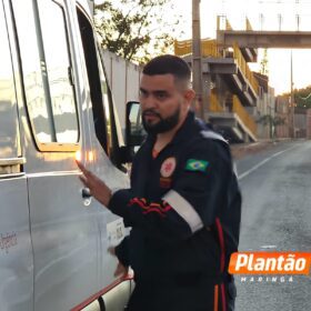 Acidente entre moto e caminhão deixa motociclista gravemente ferido em Maringá Foto 4 Fotos de Acidente entre moto e caminhão deixa motociclista gravemente ferido em Maringá