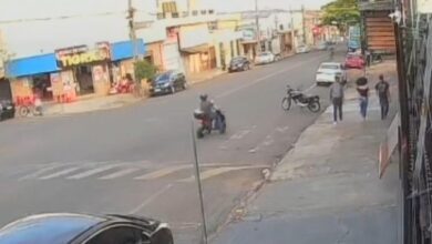 Fotos de Câmera flagra queda de homem que sofreu traumatismo craniano em Sarandi; assista