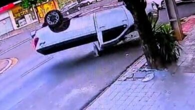 Fotos de Caminhonete capota na avenida Paraná em Maringá após batida em cruzamento; veja o vídeo
