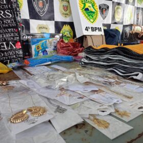 Casal com bebê de colo é preso por furto no centro de Maringá; saiba como os suspeitos agiam Foto 3 Fotos de Casal com bebê de colo é preso por furto no centro de Maringá; saiba como os suspeitos agiam