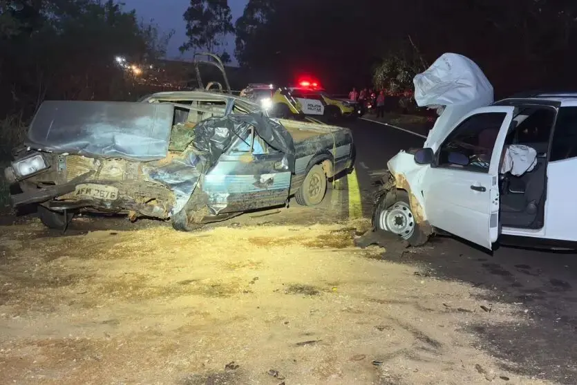 Colisão frontal deixa uma pessoa morta e outra ferida na PR-558 Foto 1 Fotos de Colisão frontal deixa uma pessoa morta e outra ferida na PR-558